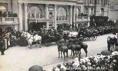 Proclomating-King-George-V-outside-the-Royal-Victoria-Hotel-on-May-9th-1910.